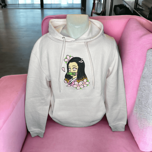 Sweat a Capuche Nezuko Rose pale